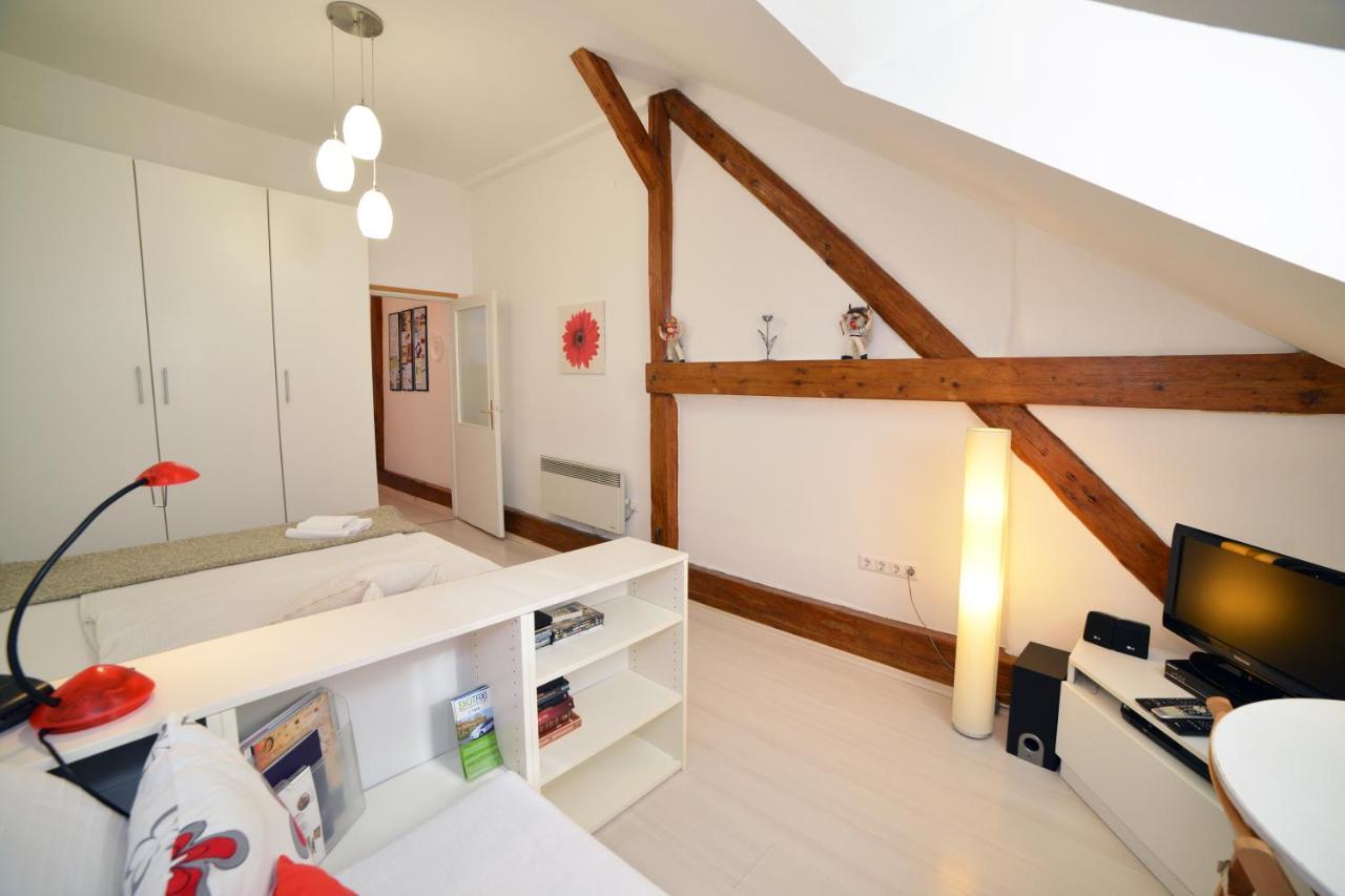 Studio Apartment White ซาเกร็บ ภายนอก รูปภาพ