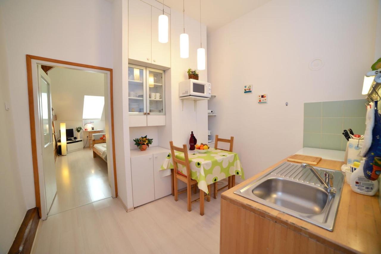 Studio Apartment White ซาเกร็บ ภายนอก รูปภาพ